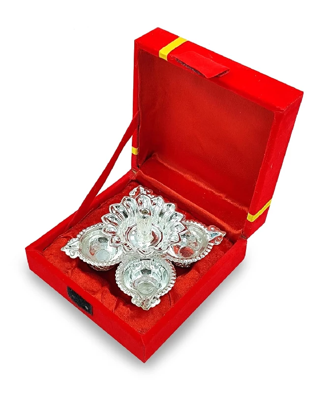 Bengalen Diwali Gift German Silver Diya with Red Velvet Box Panchmukhi Dia Bengalen Diwali Gift German Silver Diya with Red Velvet Box Panchmukhi Dia-Pack Size-100 g