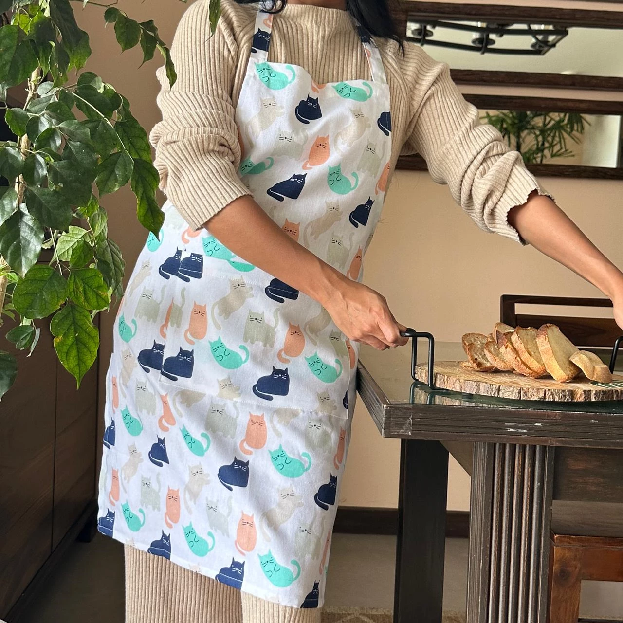 Oak & Lily Combo Set of Cat Print Apron, Microwave Oven Mittens & Pot Holders - Image 6