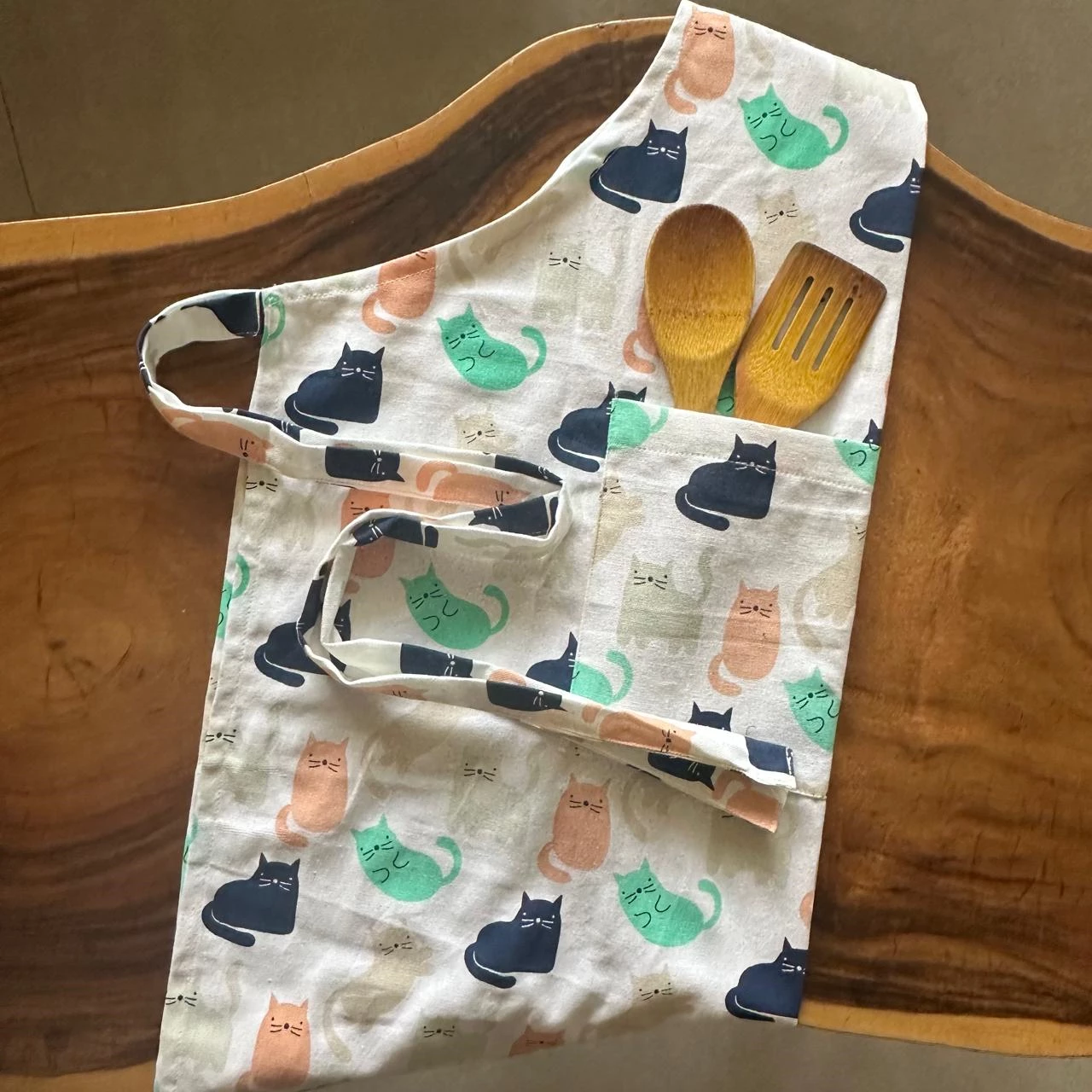 Oak & Lily Combo Set of Cat Print Apron, Microwave Oven Mittens & Pot Holders - Image 7