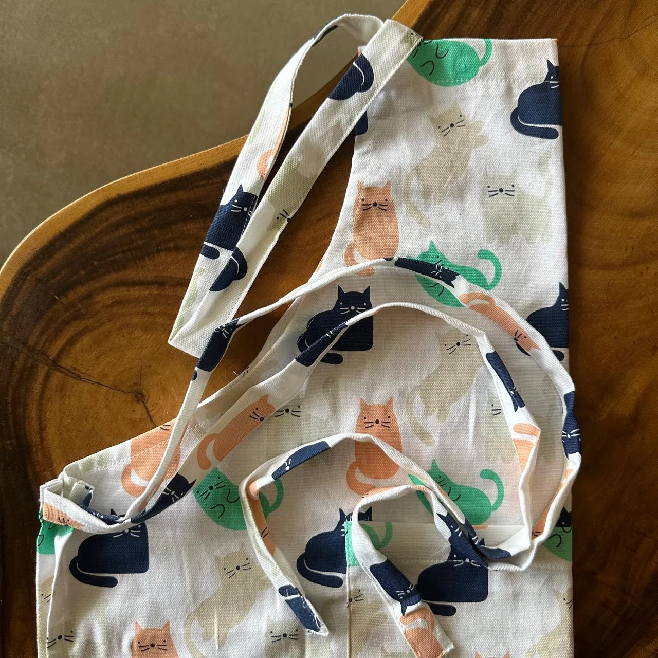 Oak & Lily Combo Set of Cat Print Apron, Microwave Oven Mittens & Pot Holders - Image 9
