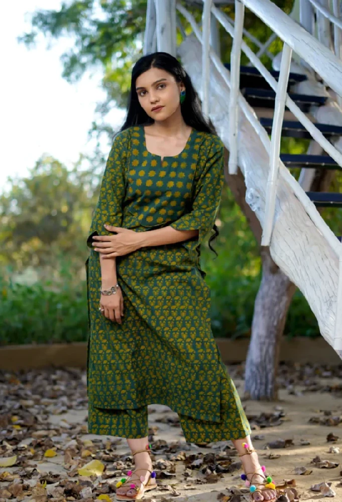 Cotton Handloom Green Kurti with Ajrakh Hand-Block Pattern - Image 3