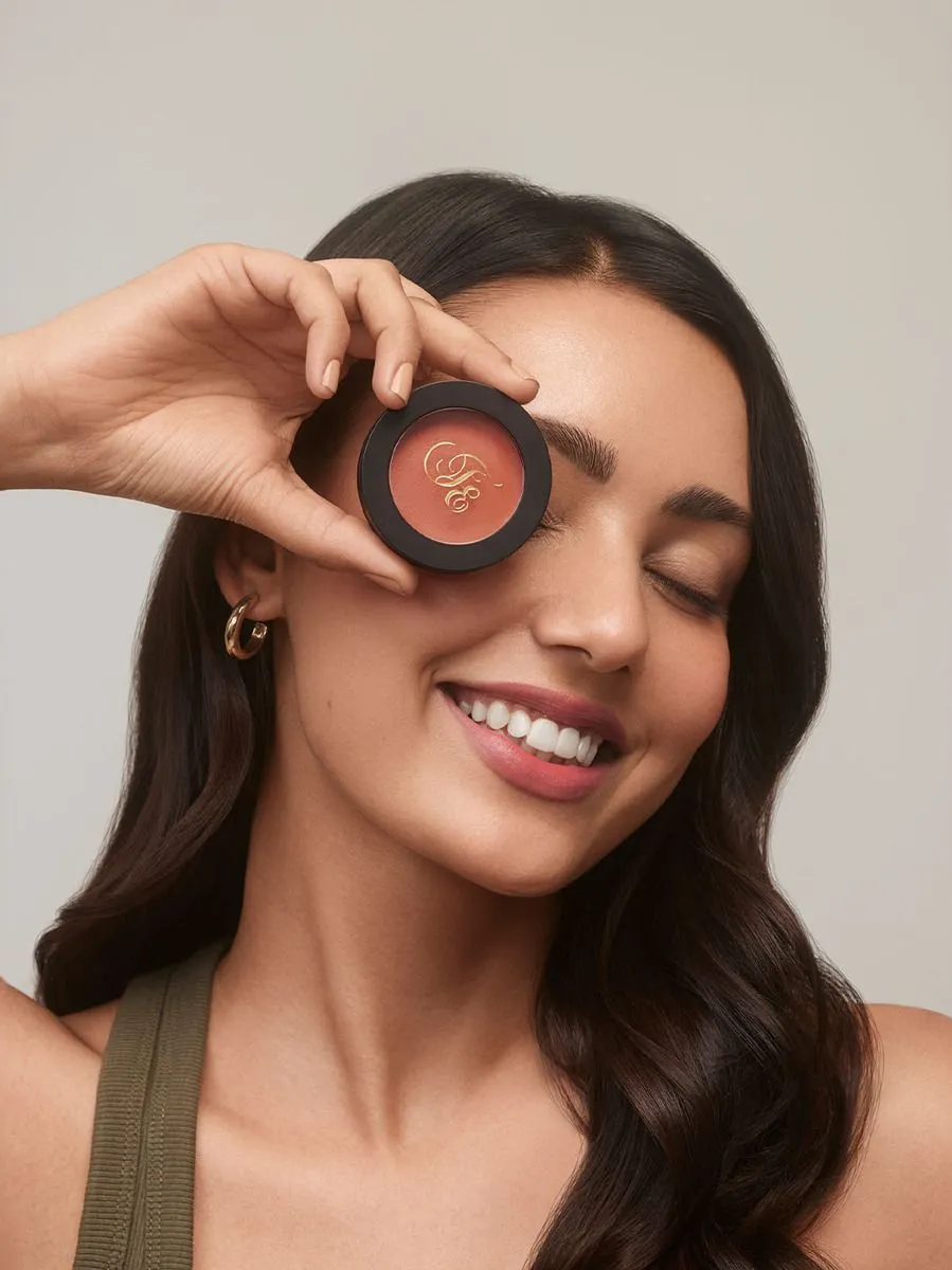 Forest Essentials Noor Nikhaar Satin Cheek Tint Khubani - Peach - Image 2