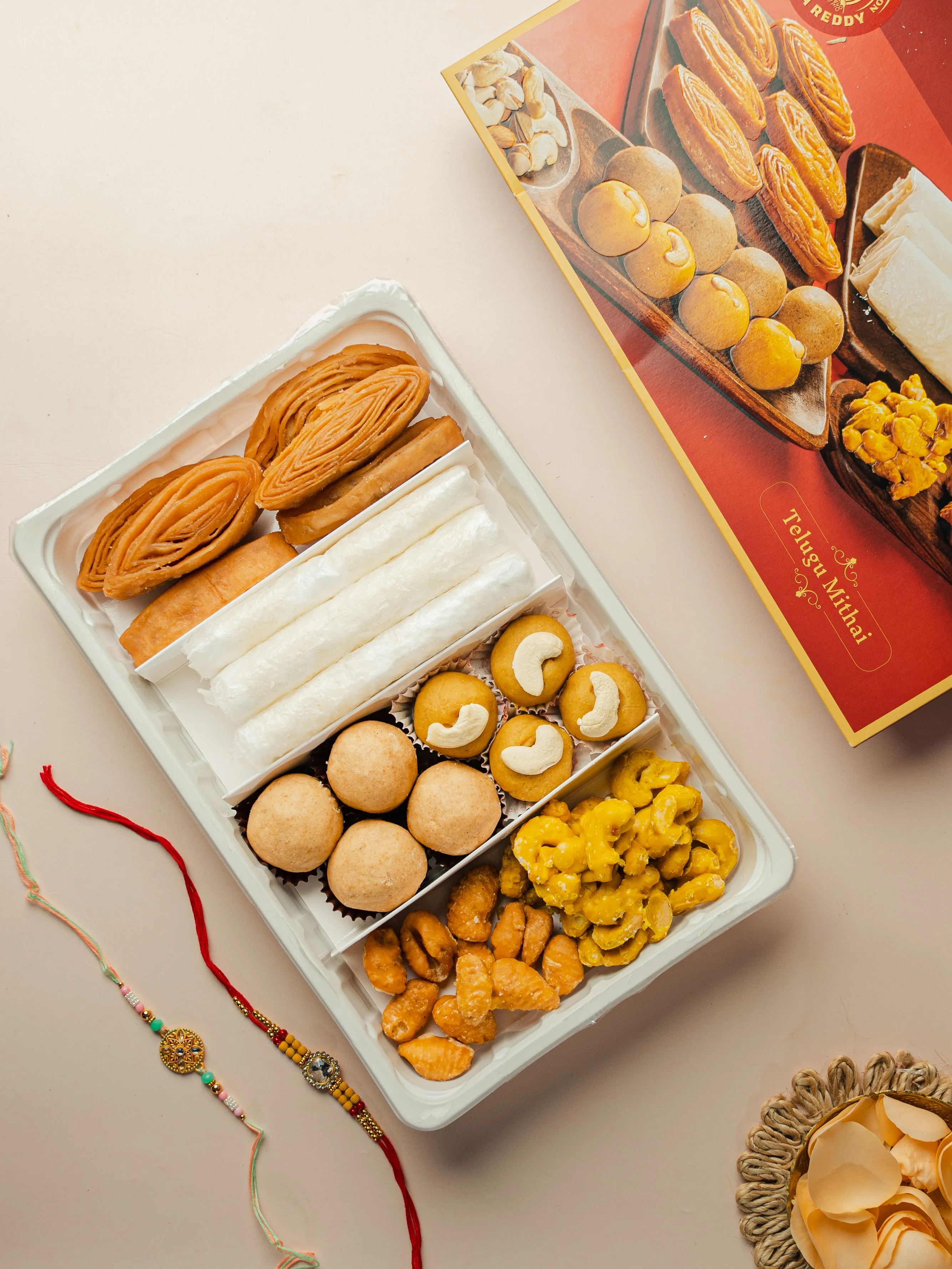 G-Pulla-Reddy-Telugu-Mithai-Assorted-Box-800-g-2.webp