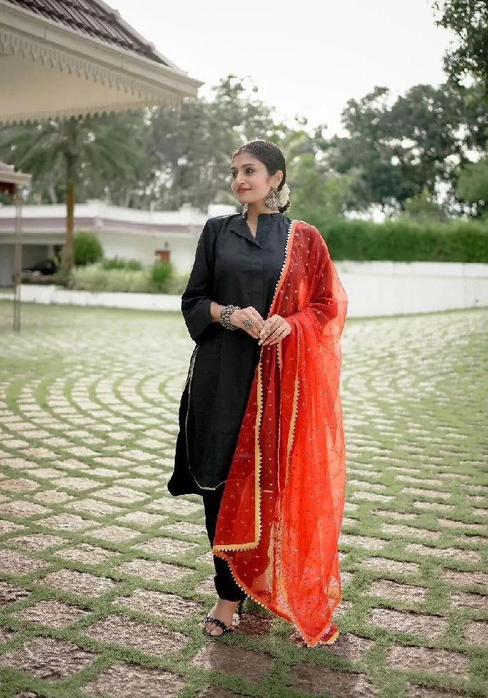 black dress with red dupatta Black Dress With Red Dupatta