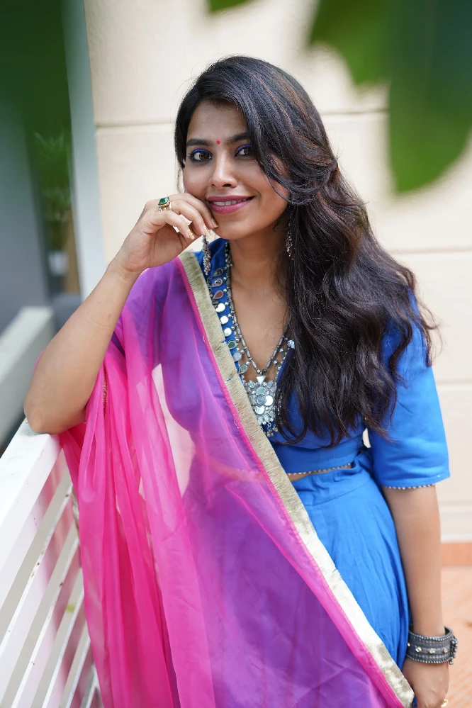 Neel-Pink & Blue Lehenga Choli Set - Image 2