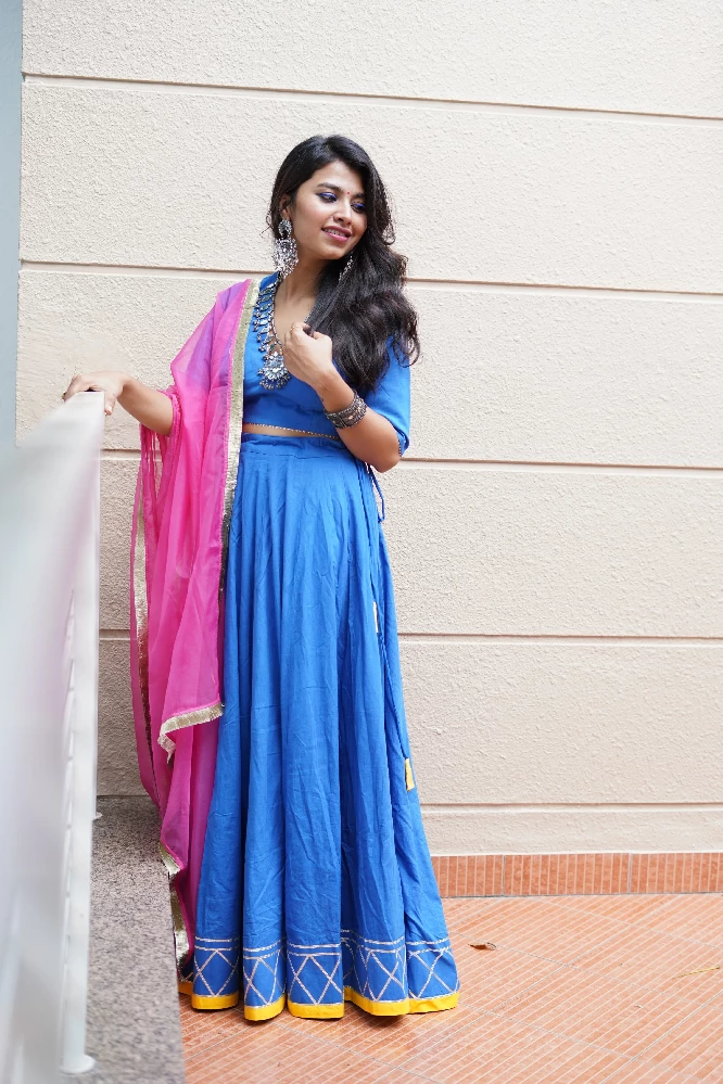 Neel-Pink & Blue Lehenga Choli Set - Image 4
