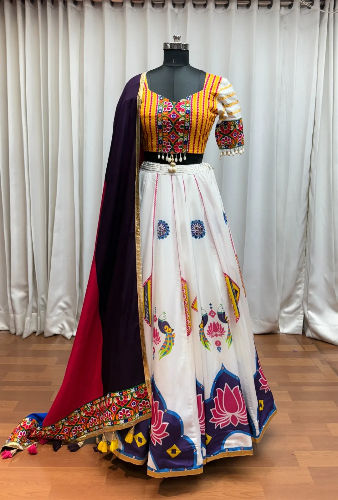 Roykals White Lehenga with Multi Choli - Mirror Work Navratri Chaniya Choli - Image 6