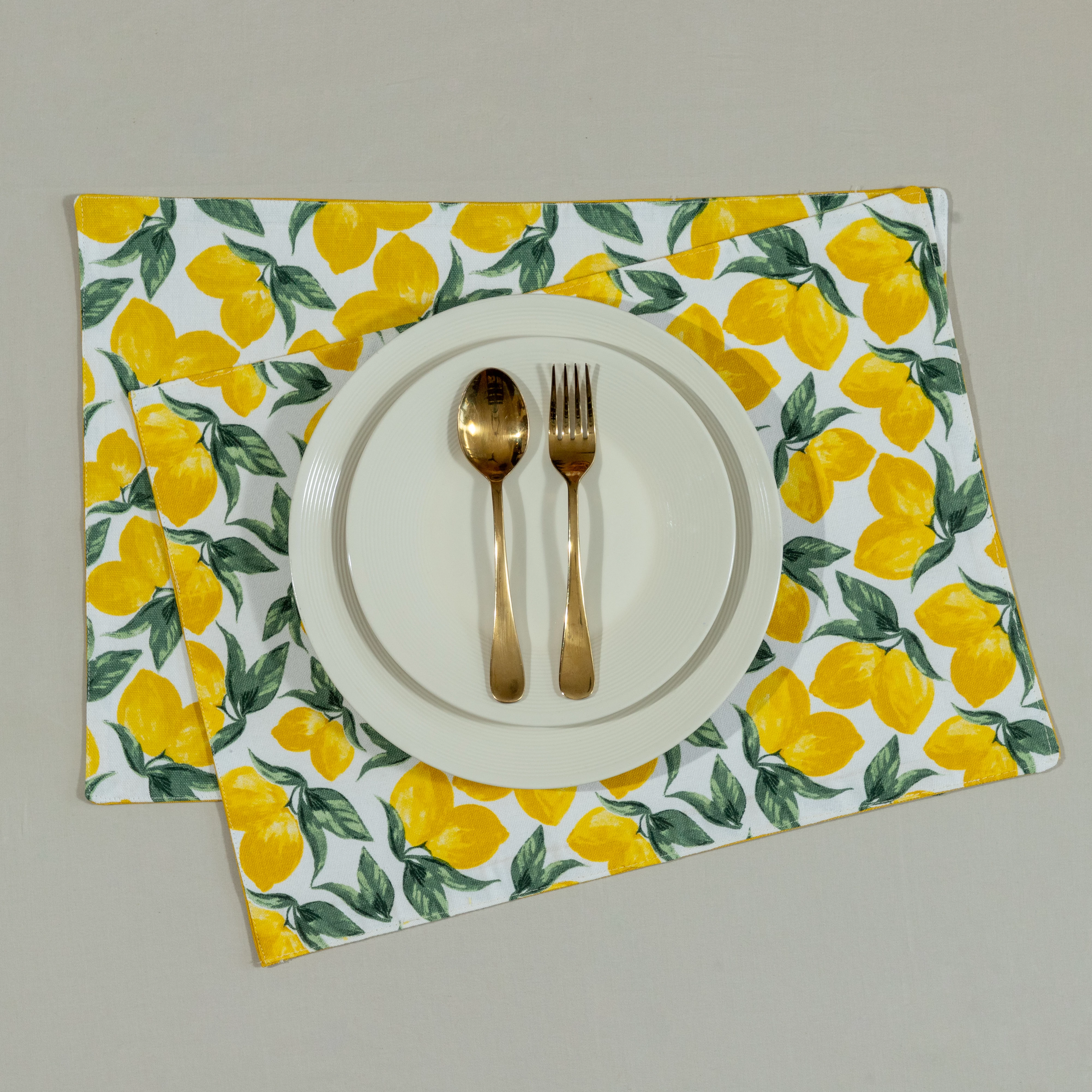 Oak & Lily Combo Set of Table Runner and Placemats Lemon Print - Image 3