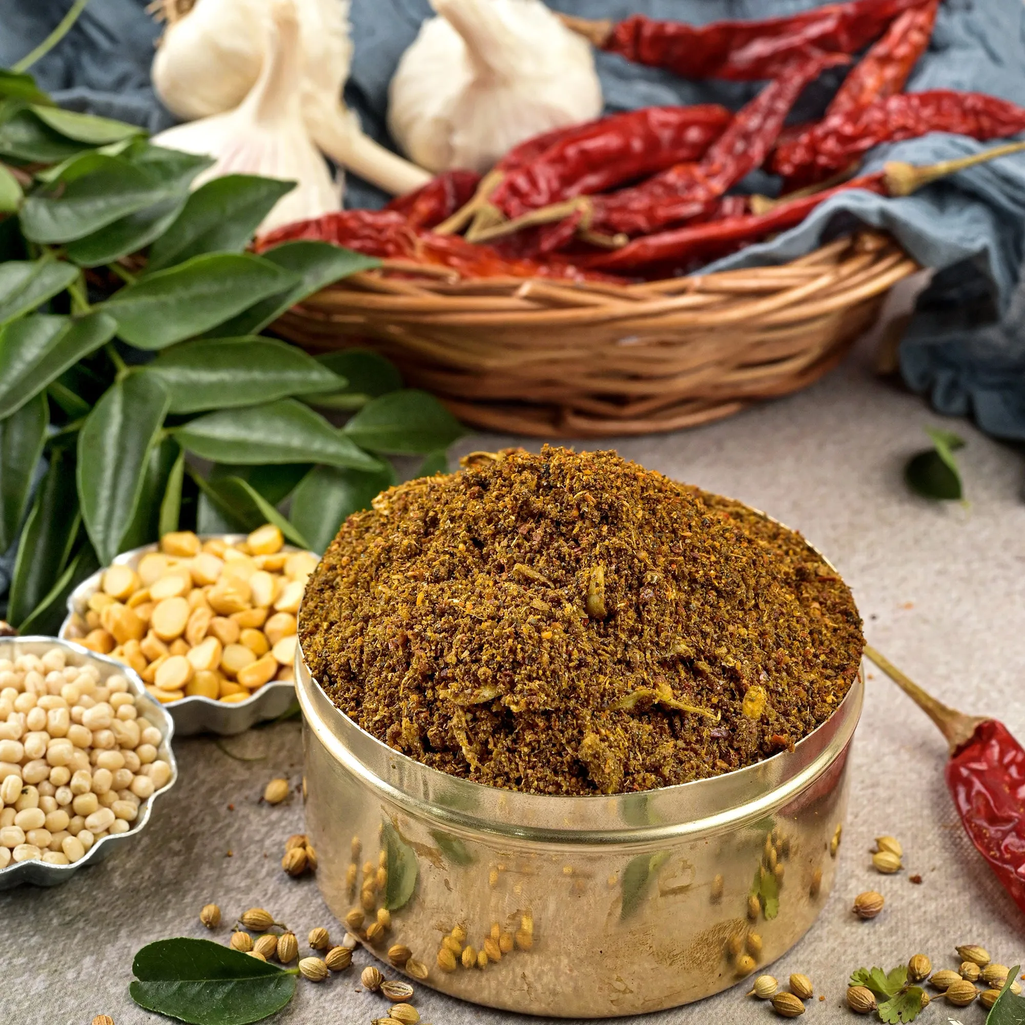 Vellanki-Foods-Karivepaku-Karam-Podi-Curry-Leaves-Powder-250-g-1.webp
