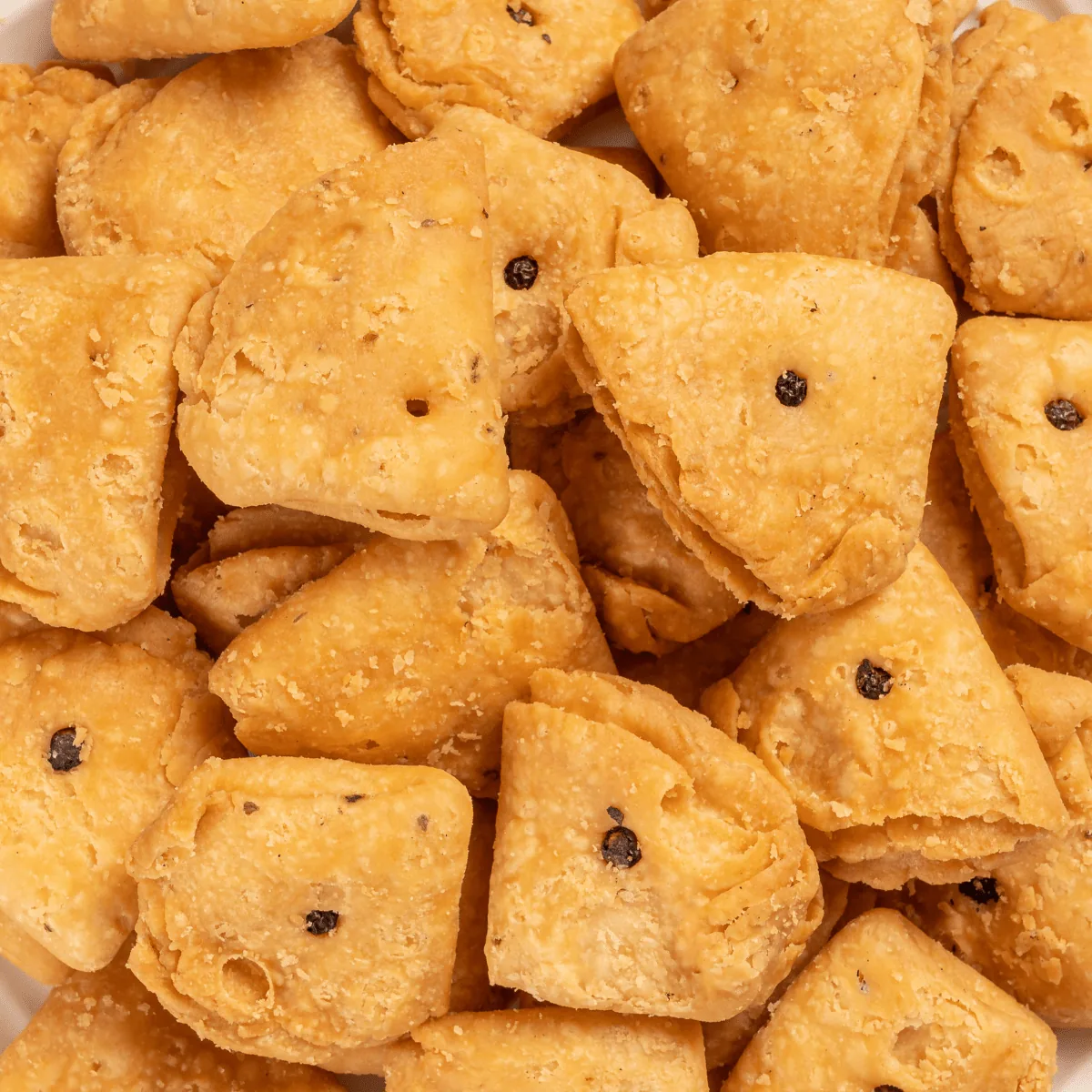 Dadu's Trikone Matri | Triangular Crispy Namkeen | Authentic Tea-Time Snack