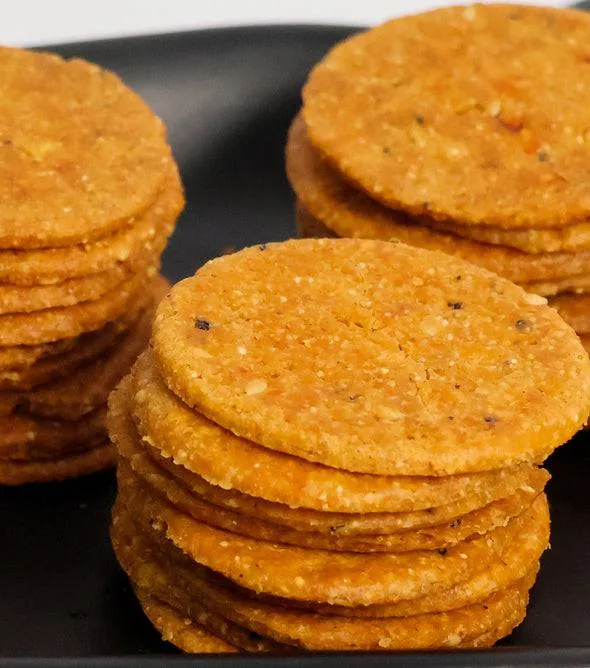 Falguni Gruh Udyog Double Spicy Dry Bhakhri | Crisp Wheat Snack | Fiery Gujarati Recipe 200 gms