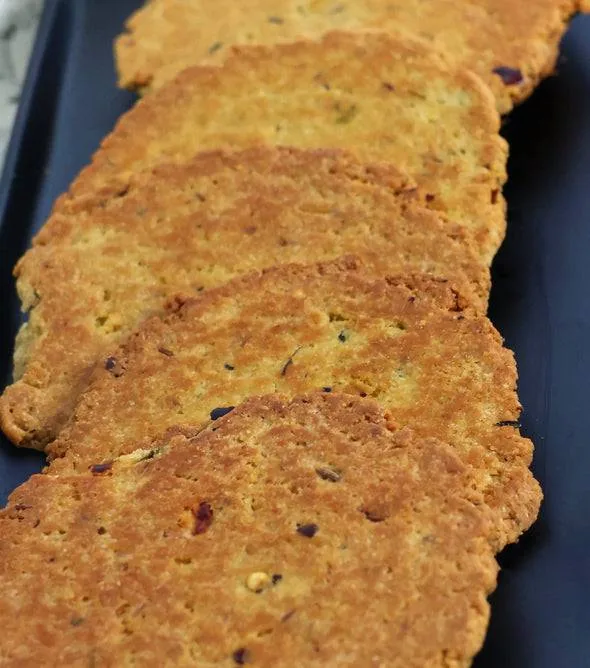 Falguni Gruh Udyog Limbu Marcha Bhakhri | Tangy Lemon Chili Wheat Snack | Authentic Gujarati Flatbread 200 gm
