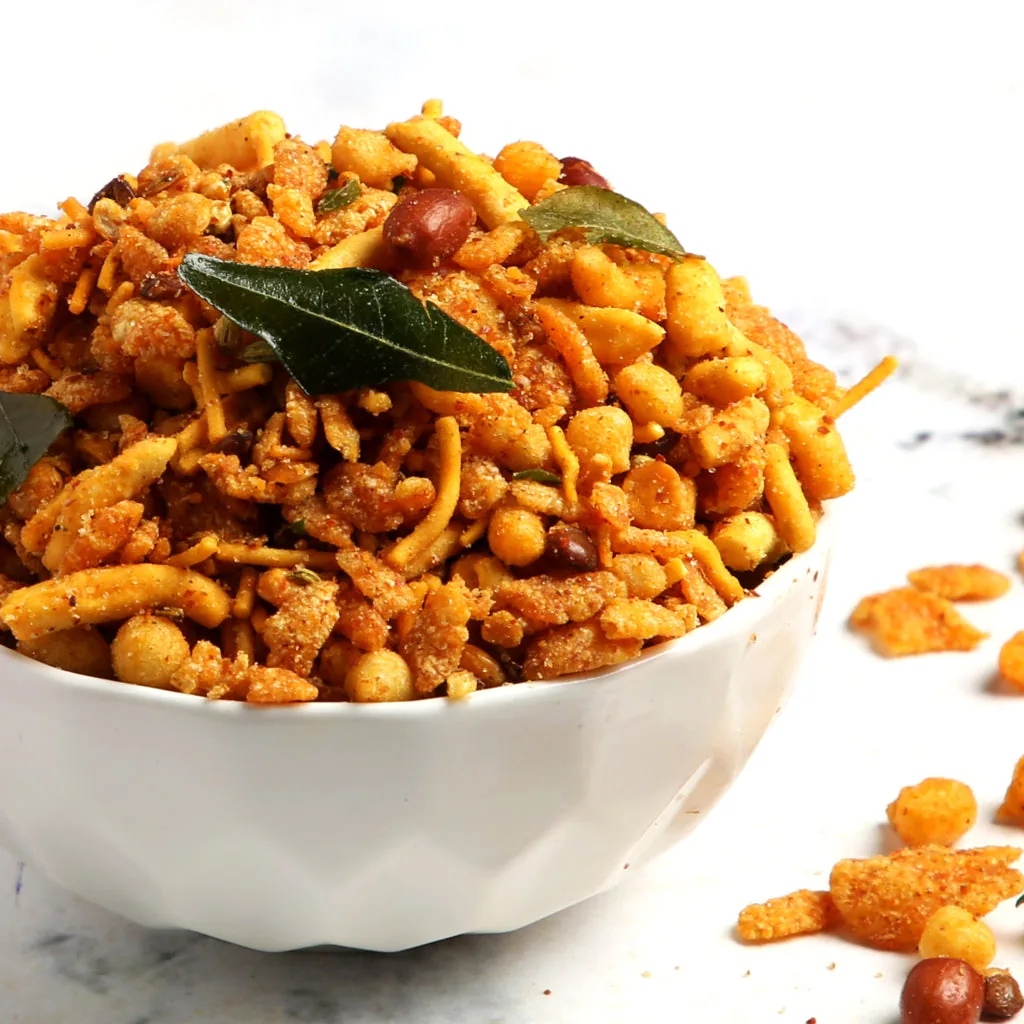 Falguni Gruh Udyog Marwadi Chawanu | Authentic Gujarati Spicy Namkeen | Traditional Crunchy Snack Mix 400 gm