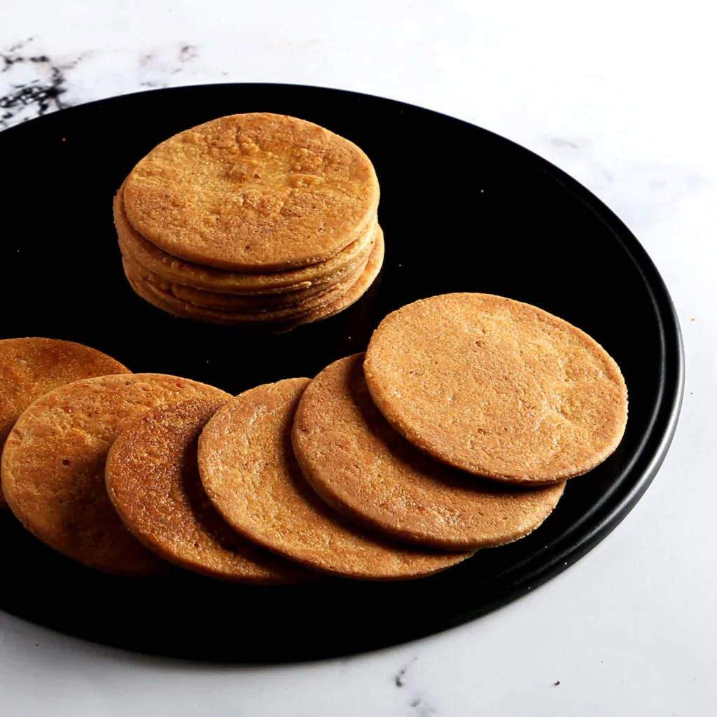 Falguni Gruh Udyog Methi Bhakhari | Roasted Gujarati Flatbread | Traditional Tea Time Snack 10 Pieces