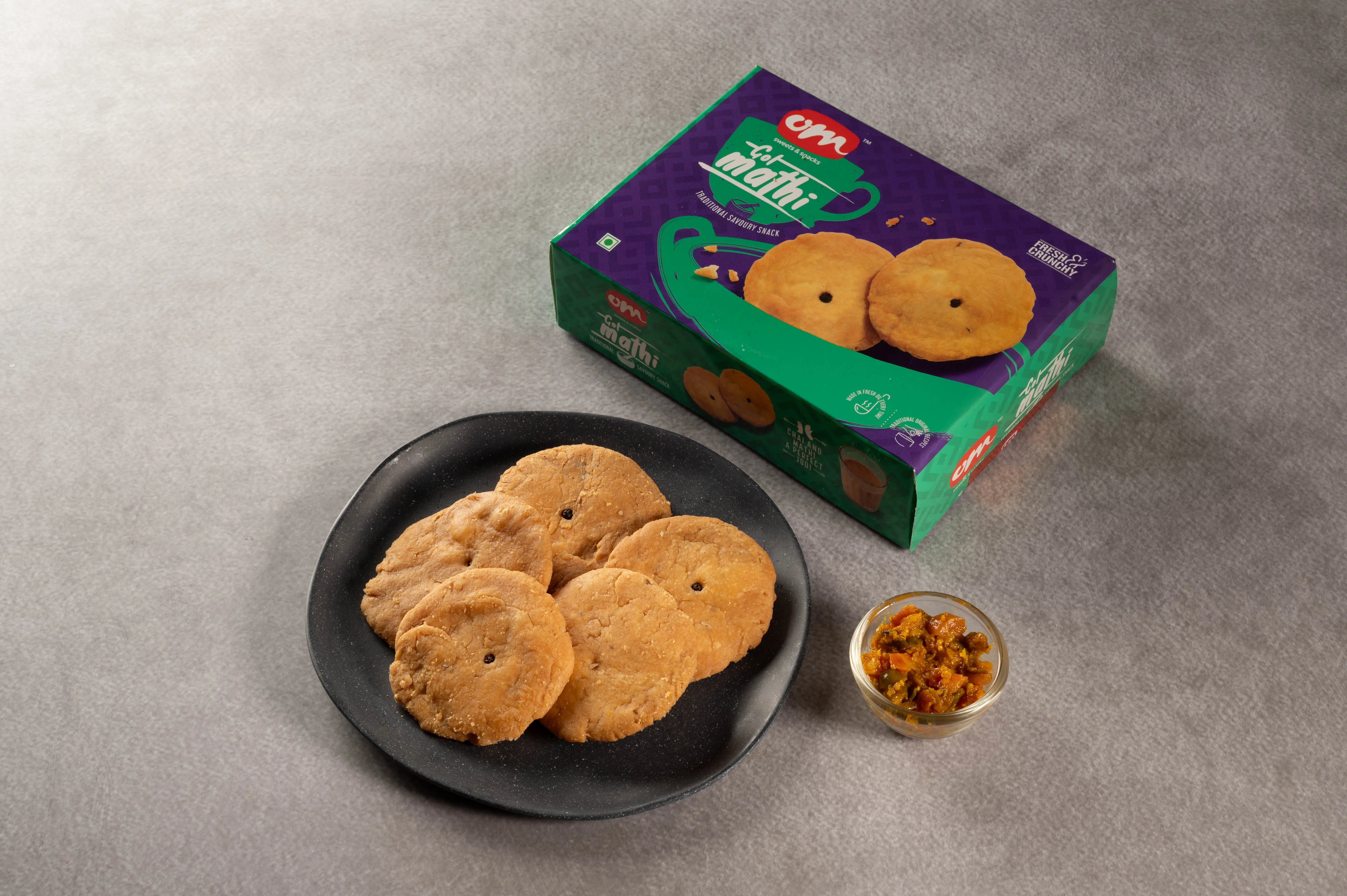 Om Sweets & Snacks Gol Mathi | Traditional Round Mathri | Crunchy Tea Time Savory Snack 300 gm