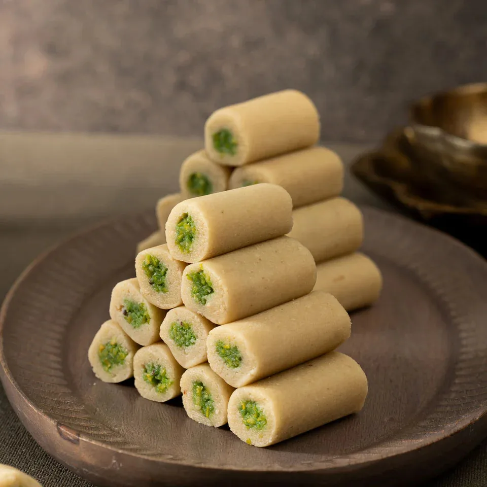 Pothgaal Sweet Kaju Pista Roll | Traditional Cashew Pistachio Mithai | Fresh Sweets-4
