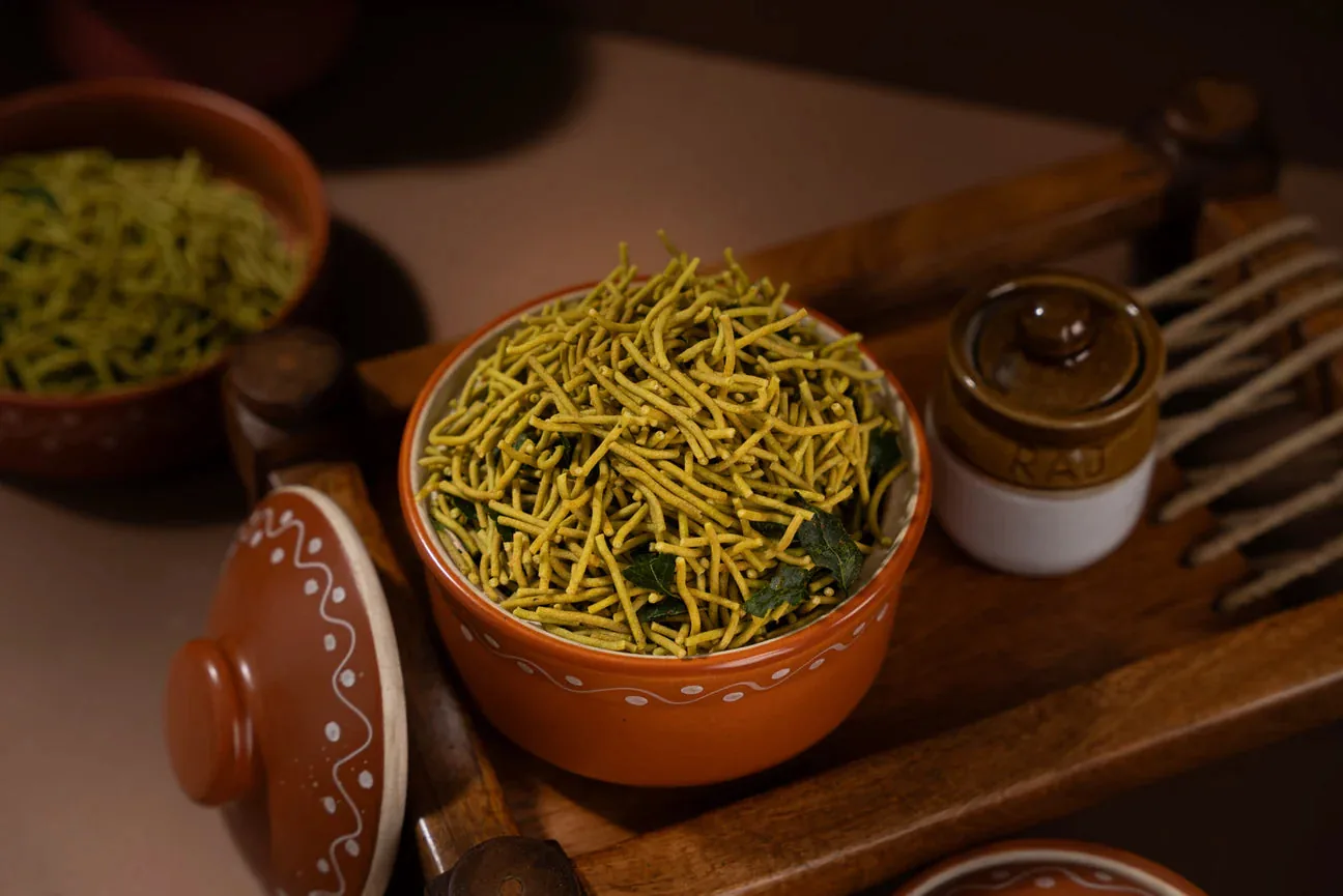 Pothgaal Sweet Palak Sev | Crispy Spinach Gram Flour Noodles | Authentic Telugu Snack-2