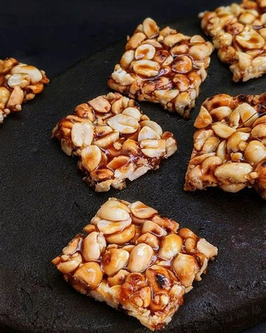 Tenali Ruchulu Peanut Chikki Palli Patti / Pappu Chekka